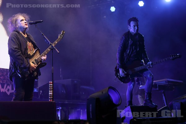 THE CURE - 2022-11-28 - PARIS - Accor Arena - Robert James Smith - Simon Jonathon Gallup